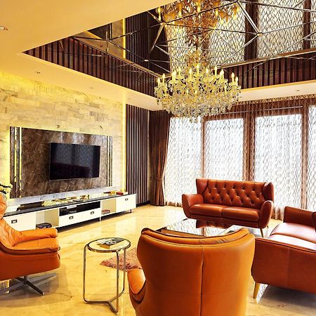 شقة The Pentouz On 100 Feet Road Indiranagar - An Urban Luxury Retreat بنغالور المظهر الخارجي الصورة