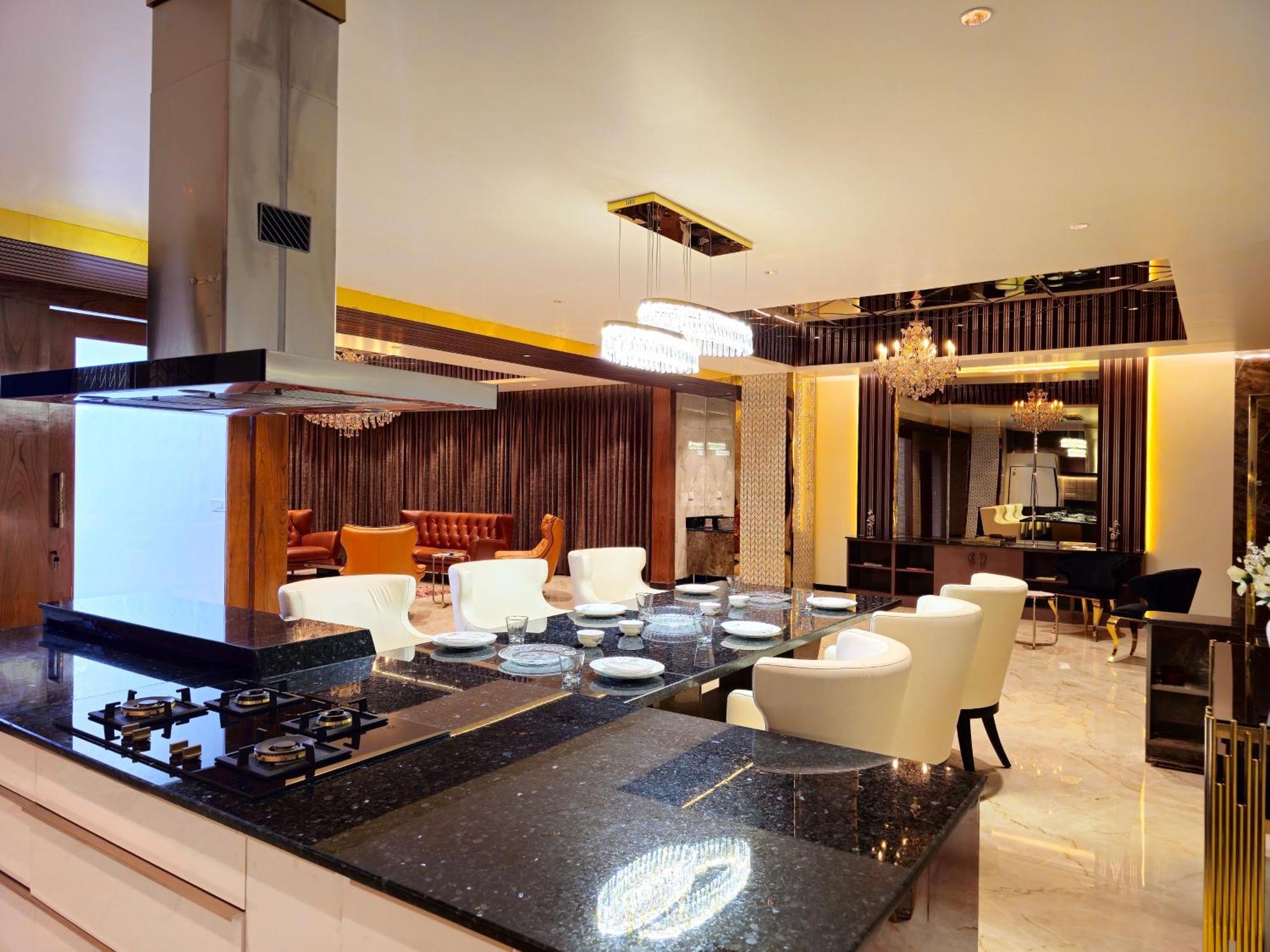 شقة The Pentouz On 100 Feet Road Indiranagar - An Urban Luxury Retreat بنغالور المظهر الخارجي الصورة