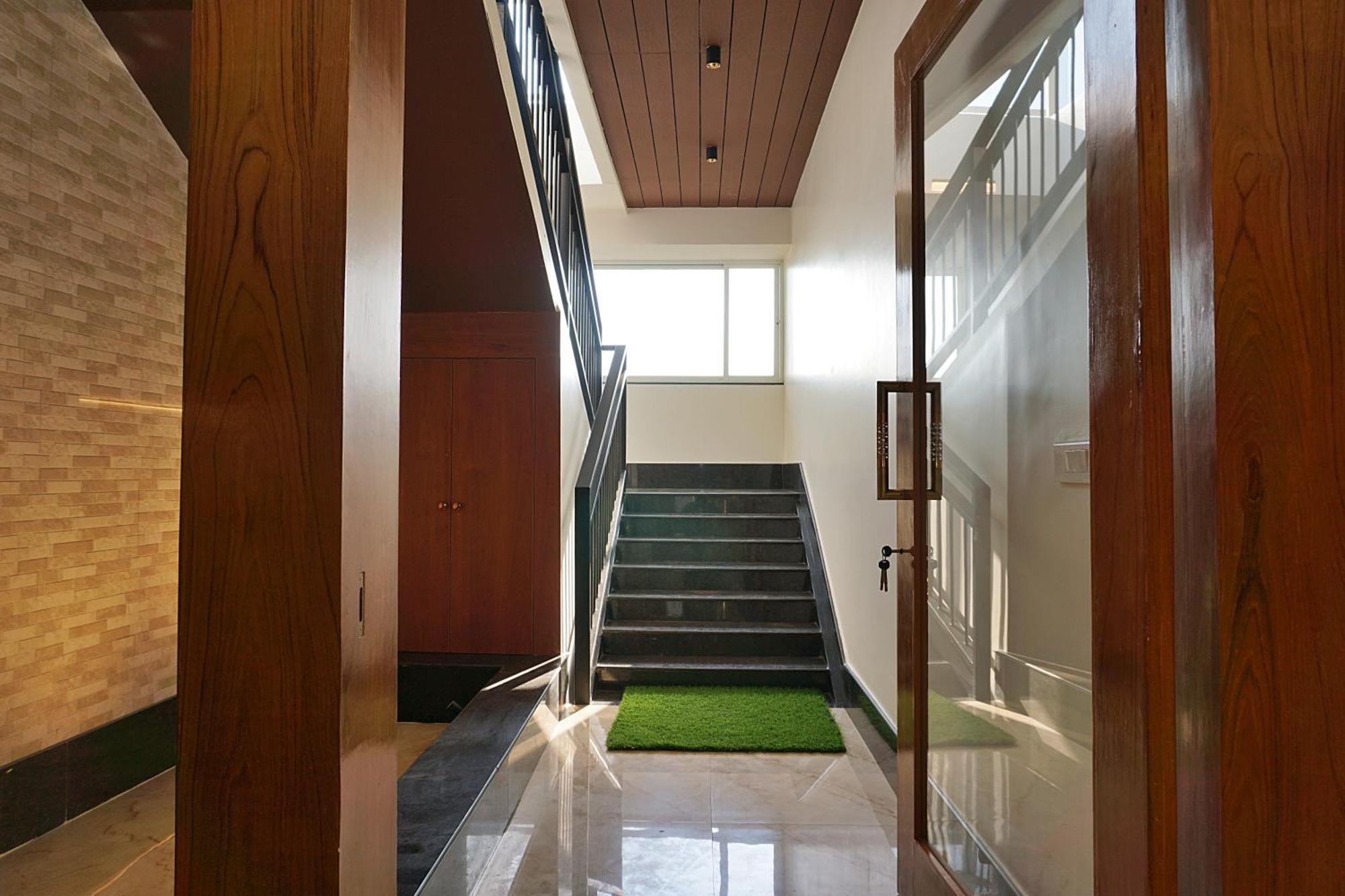 شقة The Pentouz On 100 Feet Road Indiranagar - An Urban Luxury Retreat بنغالور المظهر الخارجي الصورة