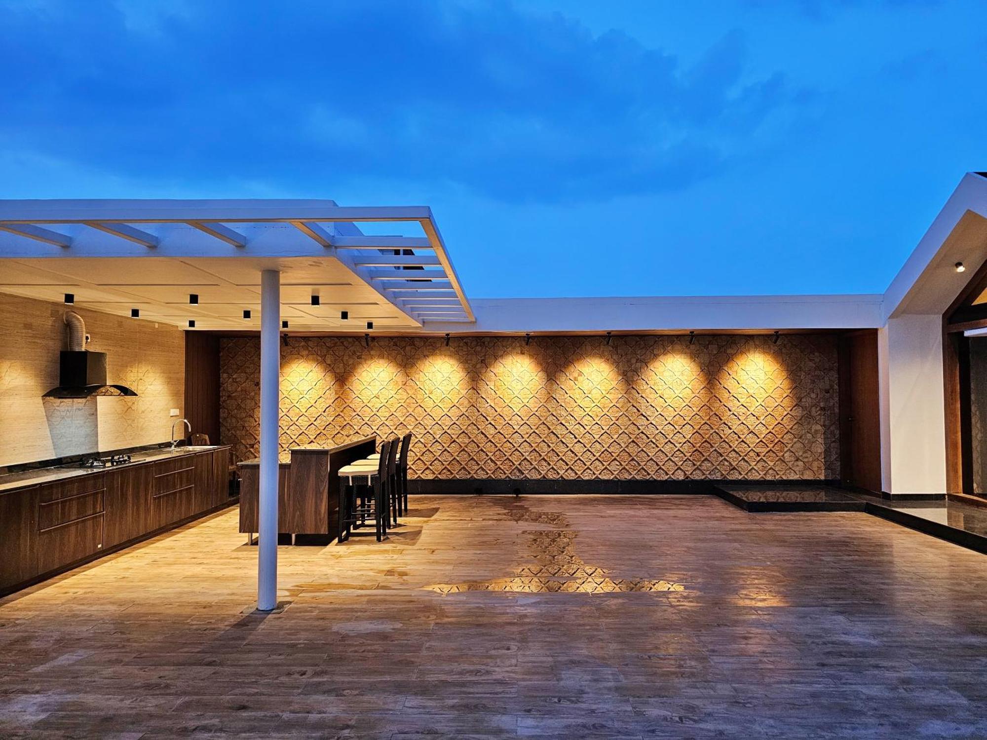 شقة The Pentouz On 100 Feet Road Indiranagar - An Urban Luxury Retreat بنغالور المظهر الخارجي الصورة