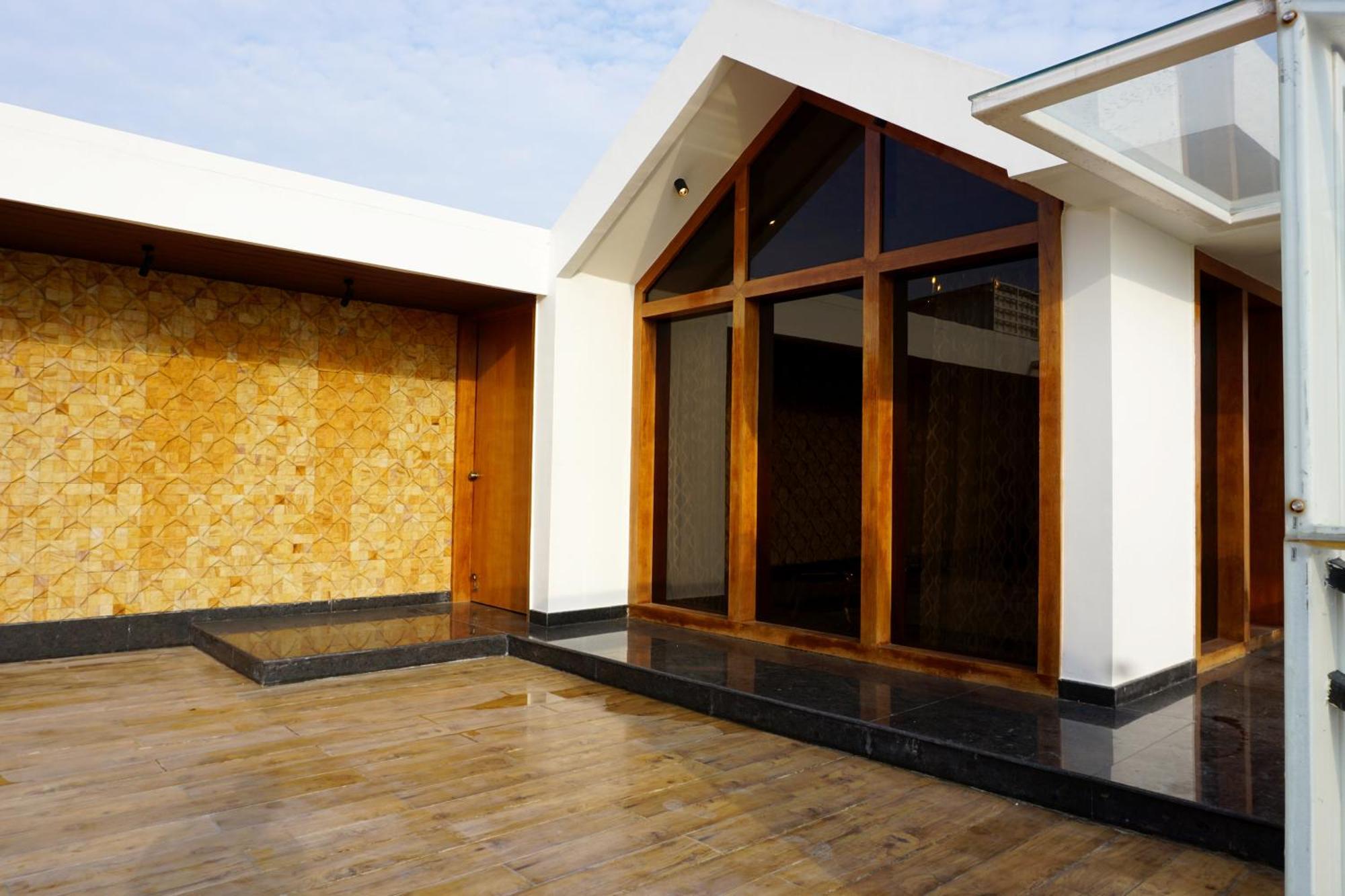 شقة The Pentouz On 100 Feet Road Indiranagar - An Urban Luxury Retreat بنغالور المظهر الخارجي الصورة