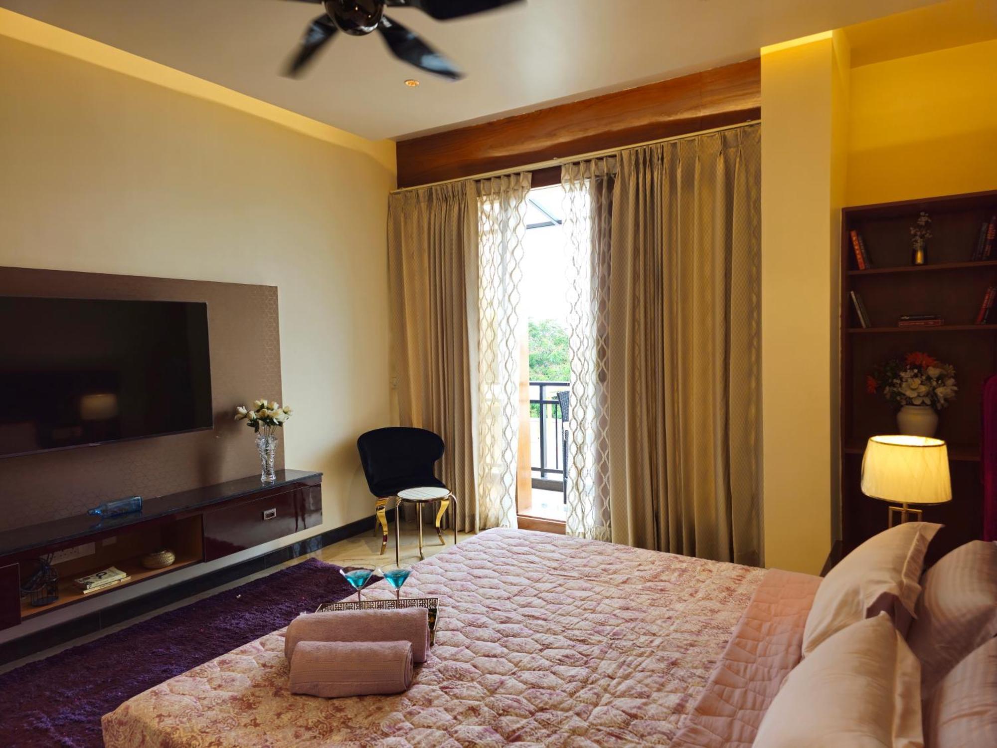 شقة The Pentouz On 100 Feet Road Indiranagar - An Urban Luxury Retreat بنغالور المظهر الخارجي الصورة