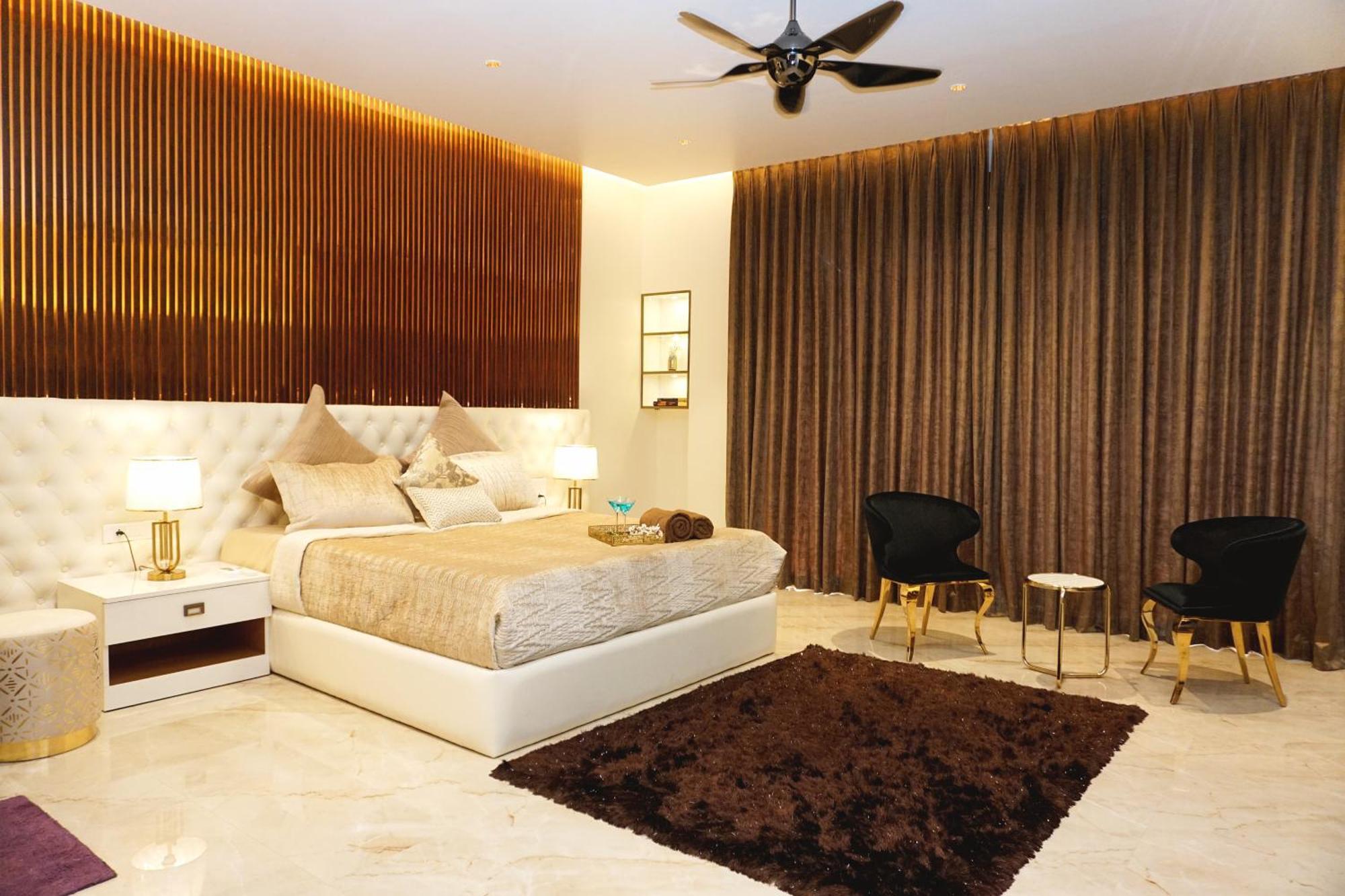 شقة The Pentouz On 100 Feet Road Indiranagar - An Urban Luxury Retreat بنغالور المظهر الخارجي الصورة