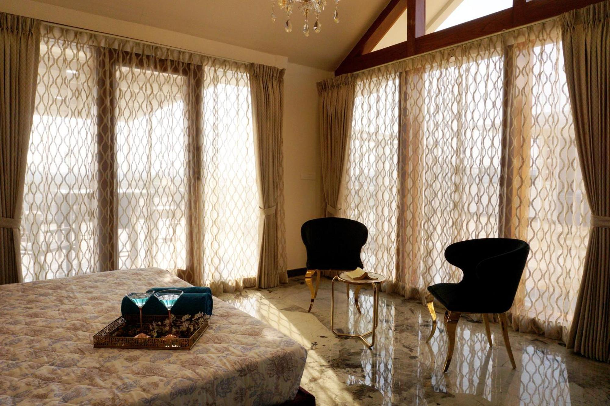 شقة The Pentouz On 100 Feet Road Indiranagar - An Urban Luxury Retreat بنغالور المظهر الخارجي الصورة